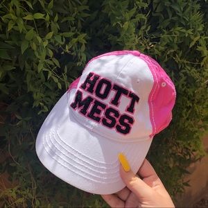 💒”HOTT MESS” PINK & WHITE HAT👛